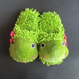 Spa sister plush frog slippers green